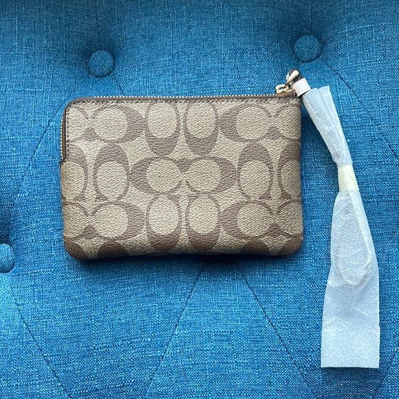 Brand new Coach Signature Zip Wristlet - Picture 2 of 3